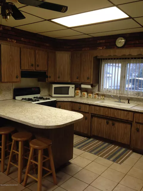 531 Edgar St, Throop, PA 18512 photo 12