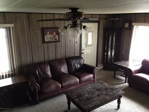 531 Edgar St, Throop, PA 18512 photo 5