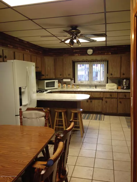 531 Edgar St, Throop, PA 18512 photo 10