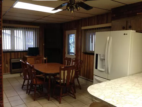 531 Edgar St, Throop, PA 18512 photo 3