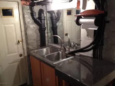 531 Edgar St, Throop, PA 18512 photo 37