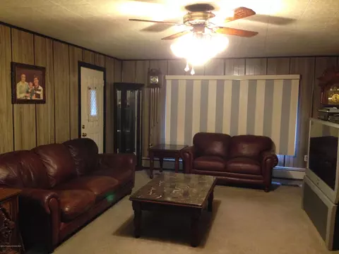 531 Edgar St, Throop, PA 18512 photo 15