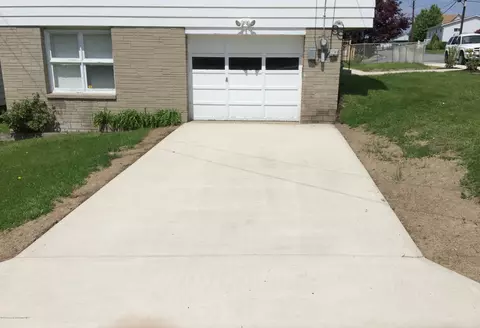 400 E Warren St, Dunmore, PA 18512 photo 5