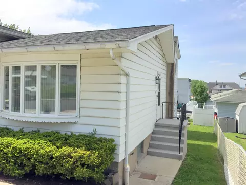 400 E Warren St, Dunmore, PA 18512 photo 2