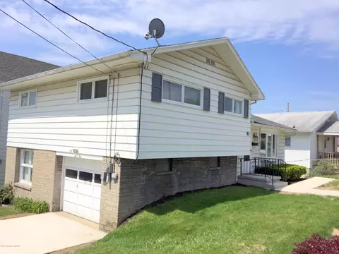400 E Warren St, Dunmore, PA 18512 photo 3