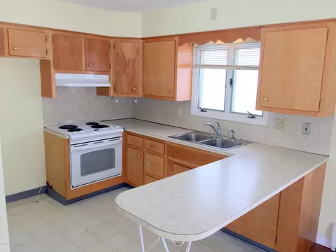 400 E Warren St, Dunmore, PA 18512 photo 7