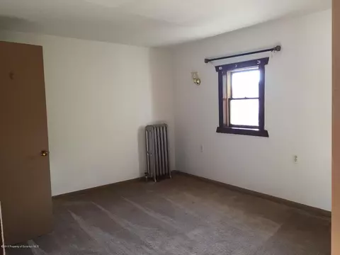 724 E Scott St, Olyphant, PA 18447 photo 27