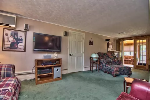 272 E Morton St, Old Forge, PA 18518 photo 5