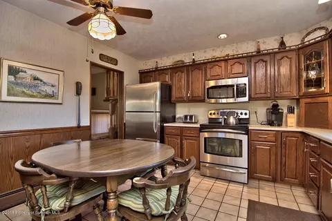 272 E Morton St, Old Forge, PA 18518 photo 4