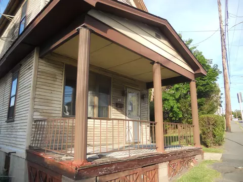 721 E Drinker St, Dunmore, PA 18512 photo 2