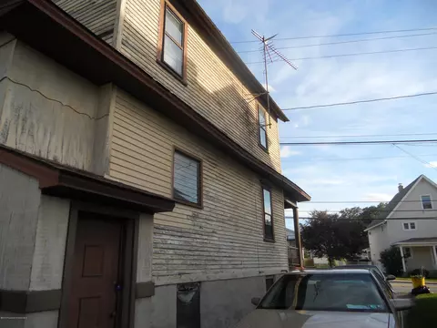 721 E Drinker St, Dunmore, PA 18512 photo 12