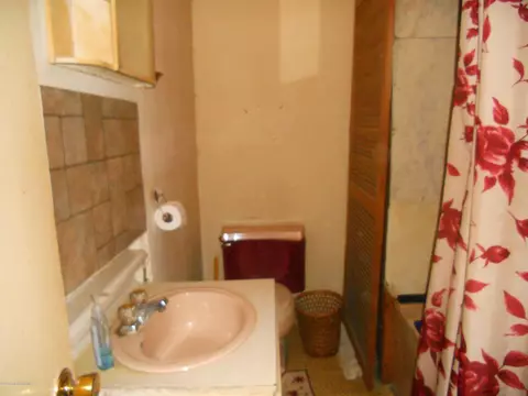 721 E Drinker St, Dunmore, PA 18512 photo 7