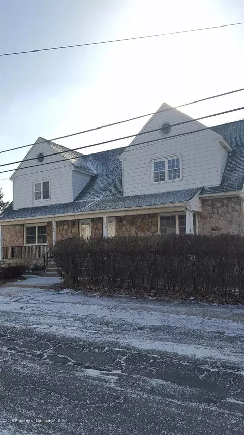 218 E 3rd St, Hazleton, PA 18201 photo 4