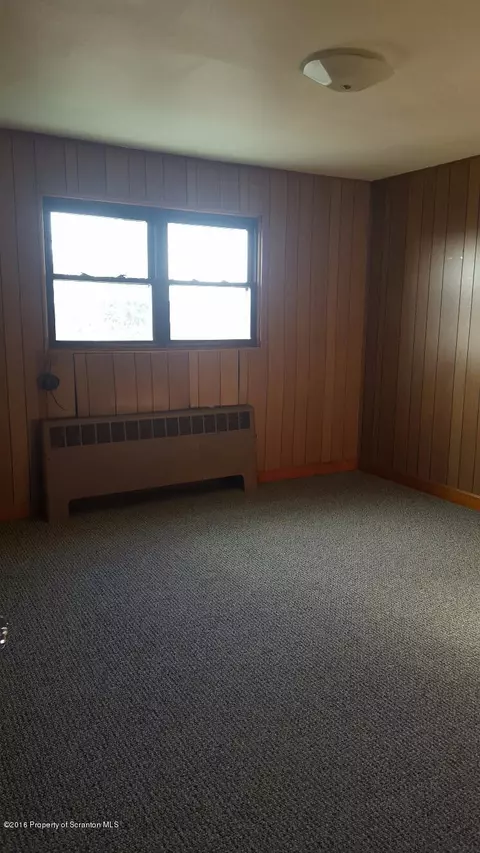 218 E 3rd St, Hazleton, PA 18201 photo 5