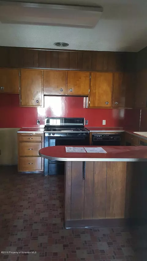 218 E 3rd St, Hazleton, PA 18201 photo 15