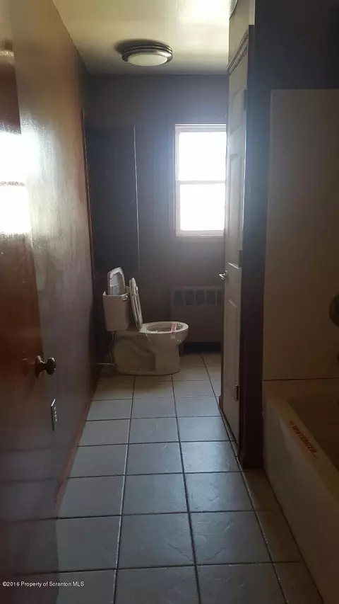 218 E 3rd St, Hazleton, PA 18201 photo 10