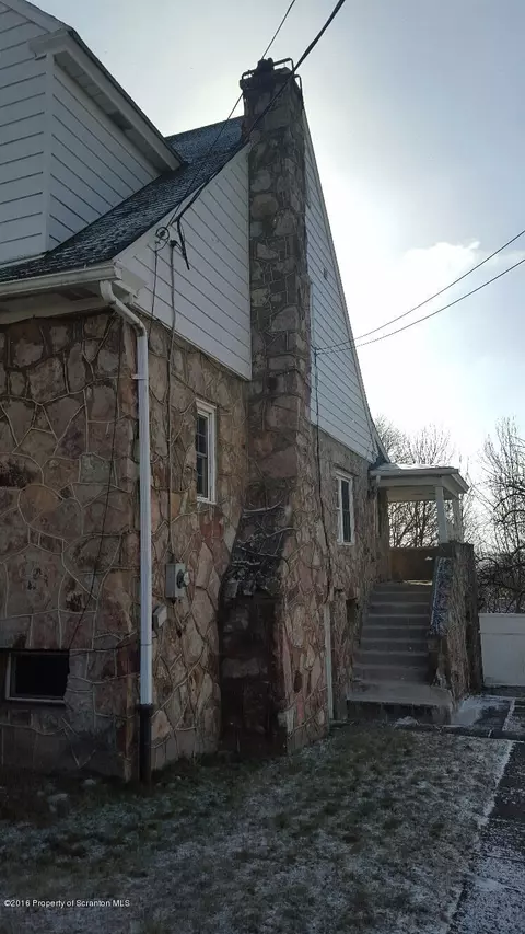 218 E 3rd St, Hazleton, PA 18201 photo 22