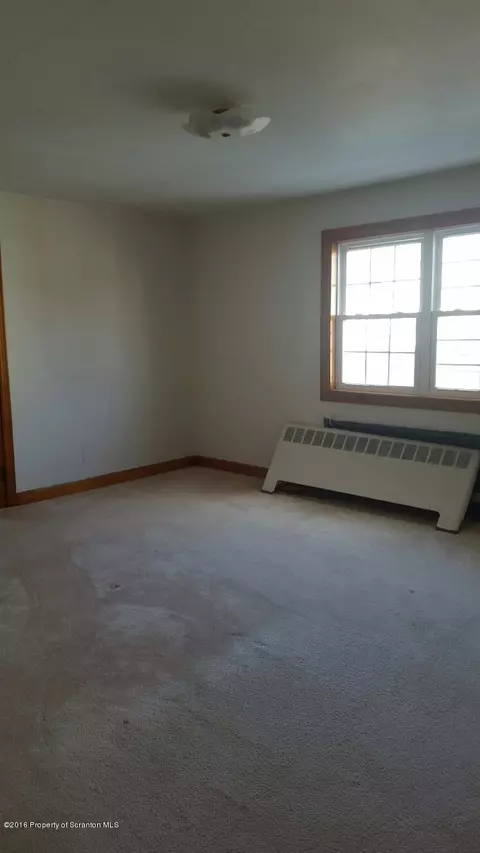 218 E 3rd St, Hazleton, PA 18201 photo 6