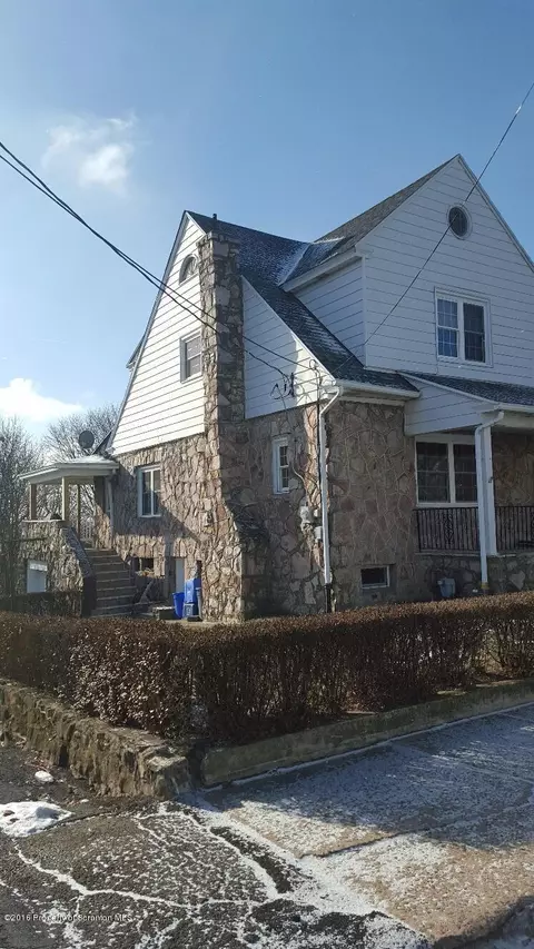 218 E 3rd St, Hazleton, PA 18201 photo 2