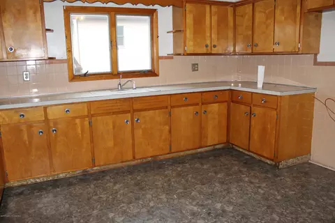 331 N Main St, Old Forge, PA 18518 photo 3