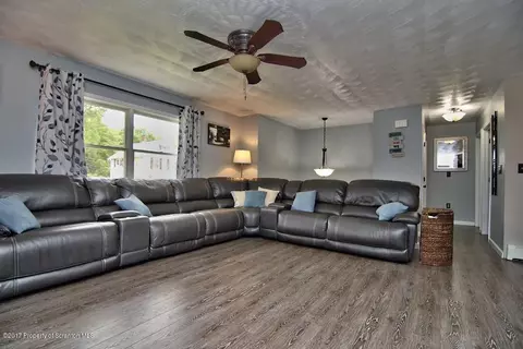 605 Loop Ave, Scranton, PA 18508 photo 3
