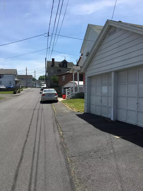 719 E Drinker St, Dunmore, PA 18512 photo 8