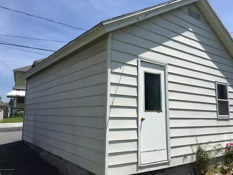 719 E Drinker St, Dunmore, PA 18512 photo 9