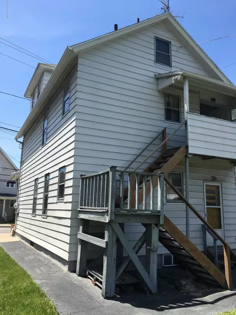 719 E Drinker St, Dunmore, PA 18512 photo 3