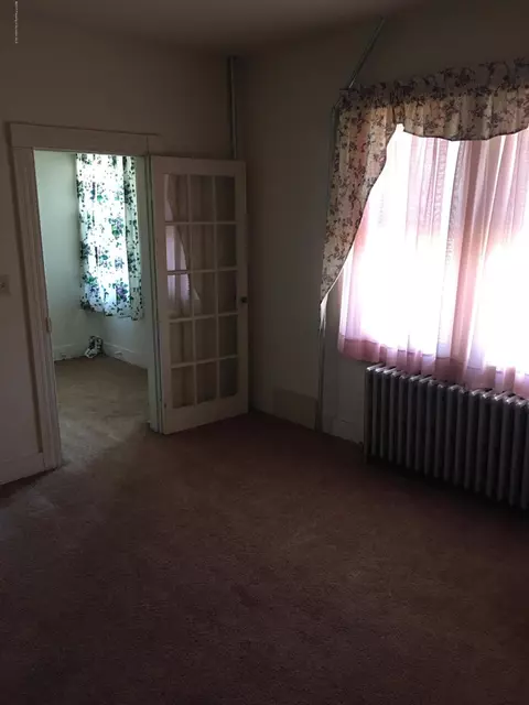 719 E Drinker St, Dunmore, PA 18512 photo 24