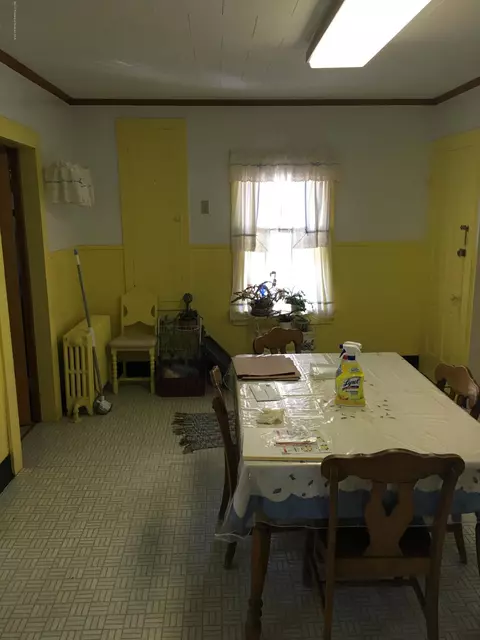 719 E Drinker St, Dunmore, PA 18512 photo 29