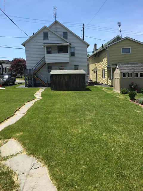 719 E Drinker St, Dunmore, PA 18512 photo 5