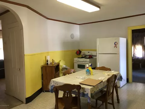 719 E Drinker St, Dunmore, PA 18512 photo 32