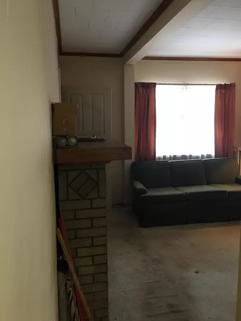 719 E Drinker St, Dunmore, PA 18512 photo 35