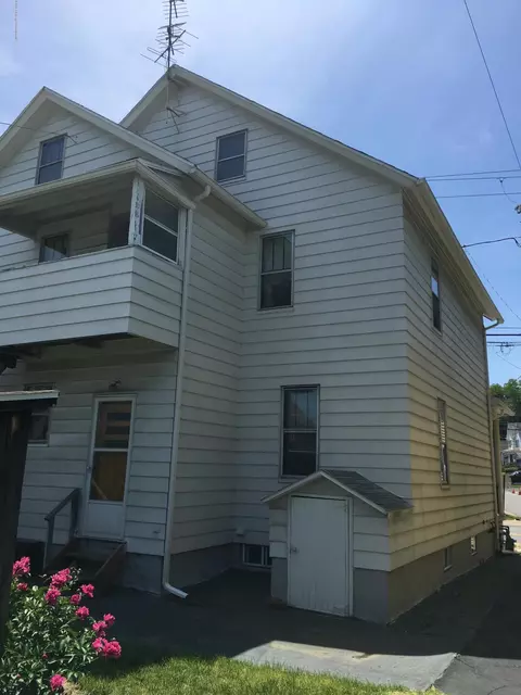 719 E Drinker St, Dunmore, PA 18512 photo 4