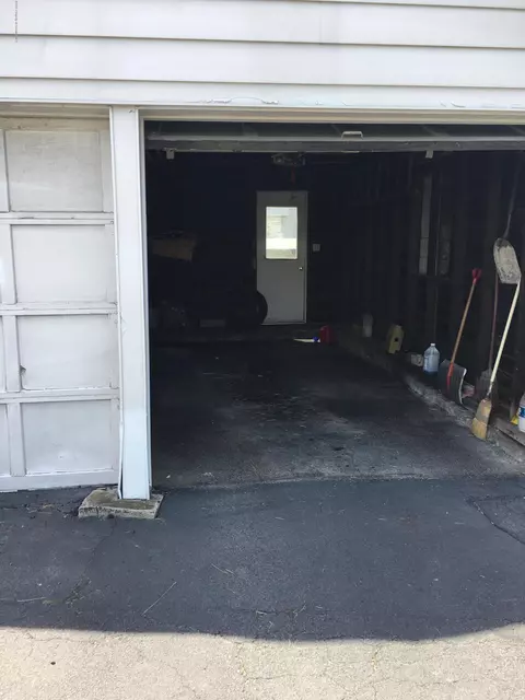 719 E Drinker St, Dunmore, PA 18512 photo 7