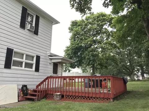 177 E Pine St, Dunmore, PA 18512 photo 4