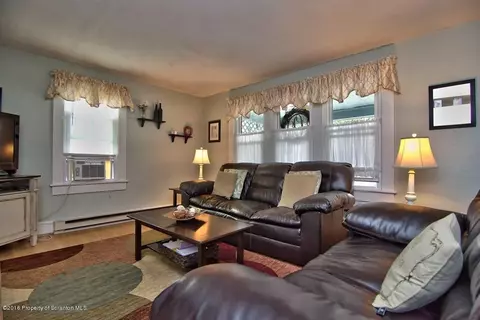 512 Jadwin St, Scranton, PA 18509 photo 3