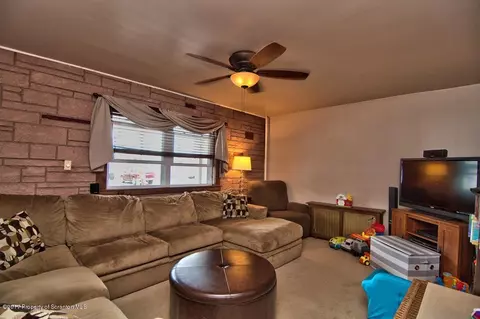 302 Kennedy St, Old Forge, PA 18518 photo 9
