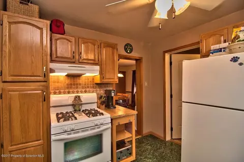 302 Kennedy St, Old Forge, PA 18518 photo 4