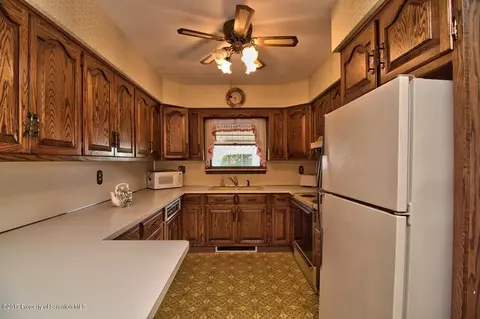 527 Edith St, Old Forge, PA 18518 photo 2