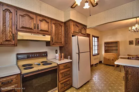 527 Edith St, Old Forge, PA 18518 photo 6