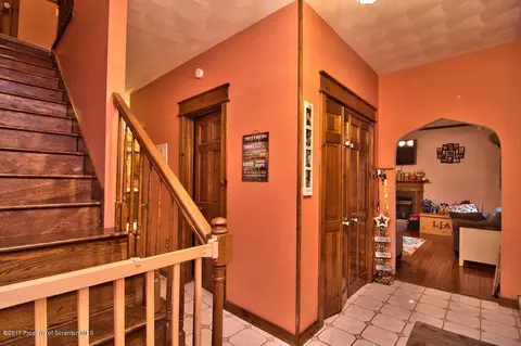 304 E Line St, Olyphant, PA 18447 photo 3