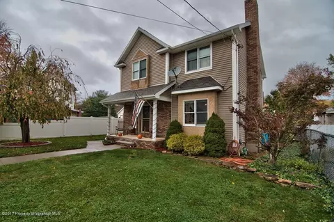 304 E Line St, Olyphant, PA 18447 photo 2