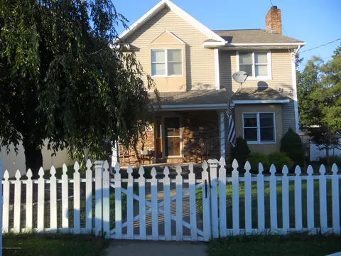 304 E Line St, Olyphant, PA 18447 photo 33