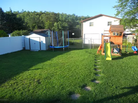 304 E Line St, Olyphant, PA 18447 photo 9