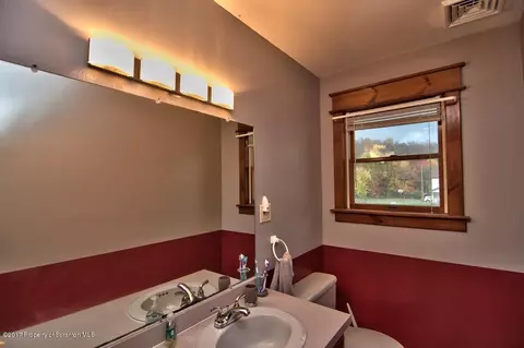 304 E Line St, Olyphant, PA 18447 photo 40