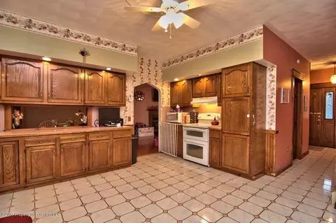304 E Line St, Olyphant, PA 18447 photo 17