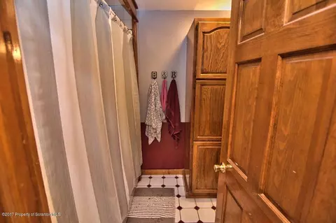 304 E Line St, Olyphant, PA 18447 photo 38