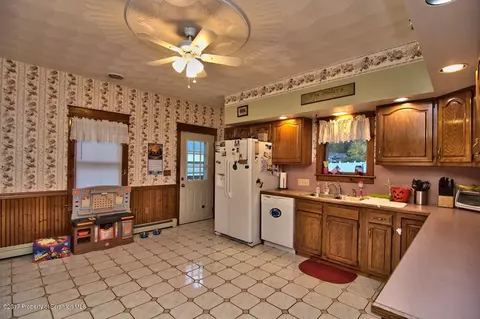 304 E Line St, Olyphant, PA 18447 photo 14