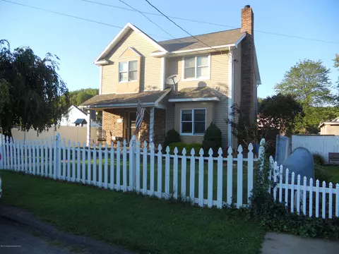 304 E Line St, Olyphant, PA 18447 photo 5